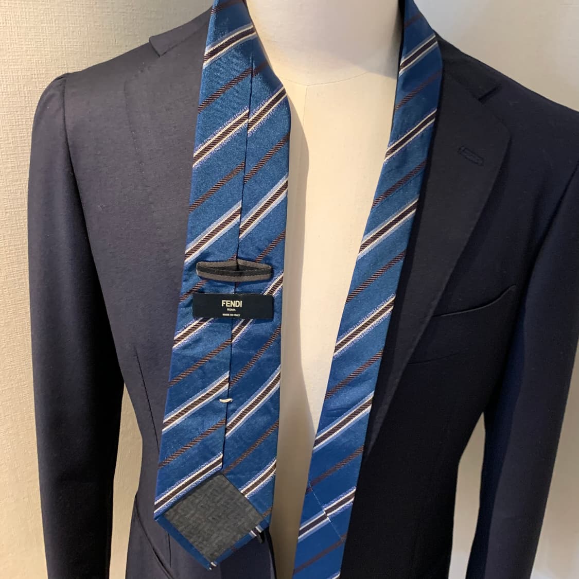 펜디(FENDI) 신형 스트라이프 모노그램 명품넥타이 A등급 이염존재 상품이미지2