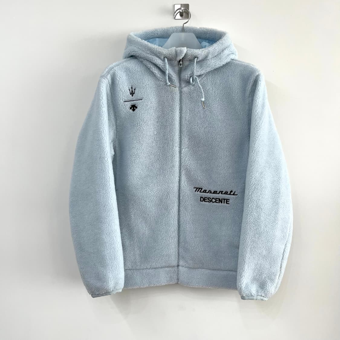 데상트x마세라티 스카이블루 셰르파 플리스 자켓 상품이미지3