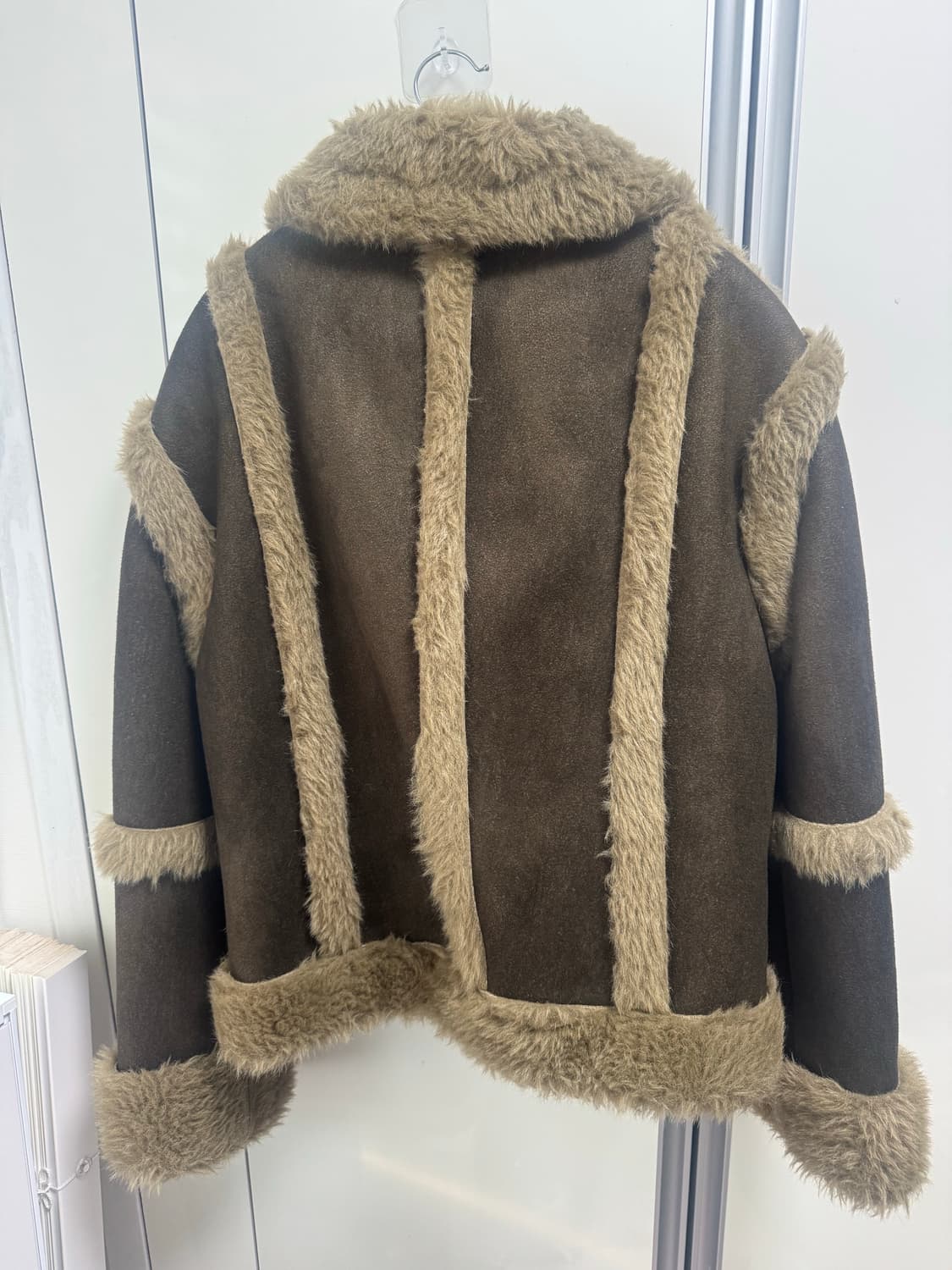 OPEN YY PANELED FAUX-SHEARING JACKET 상품이미지3