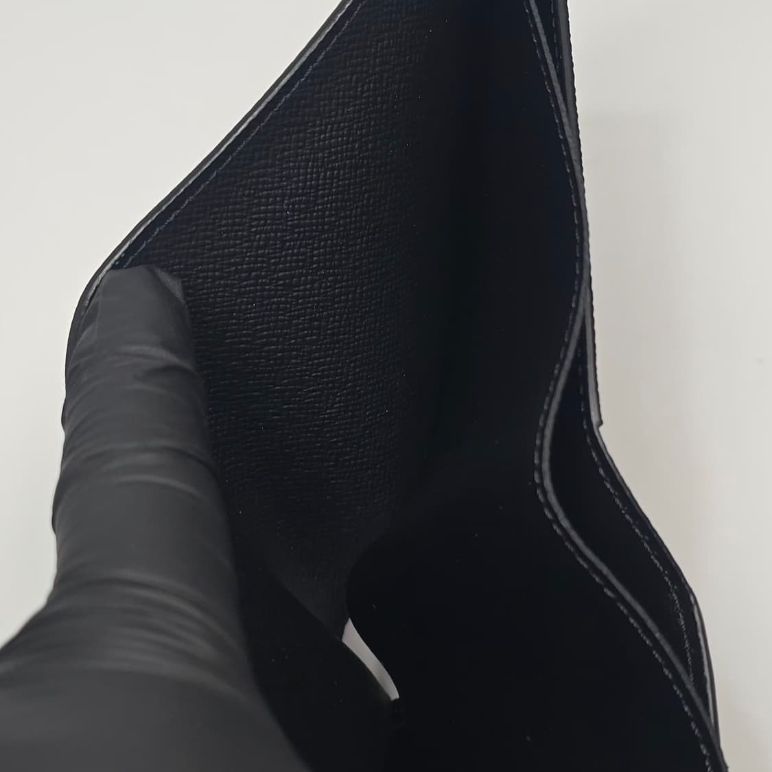 루이비통 멀티플 월렛 타이가 반지갑 상품이미지9