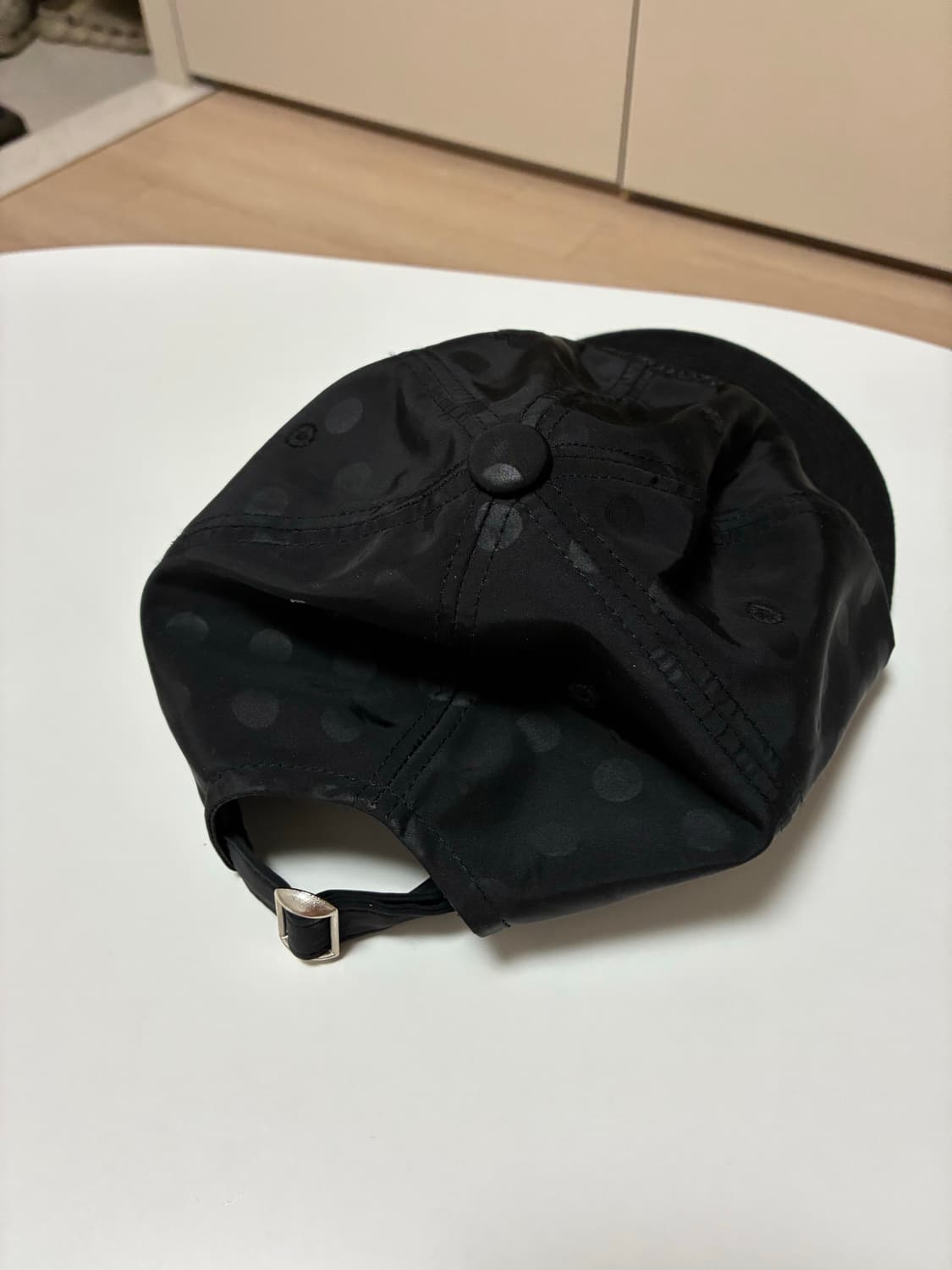 킬리만 도트 캡 블랙 색상입니다 상품이미지5