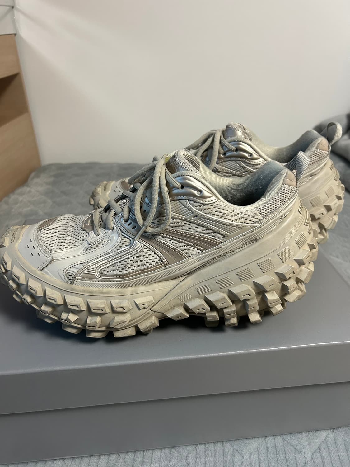 발렌시아가 디펜더 베이지 40 상품이미지2