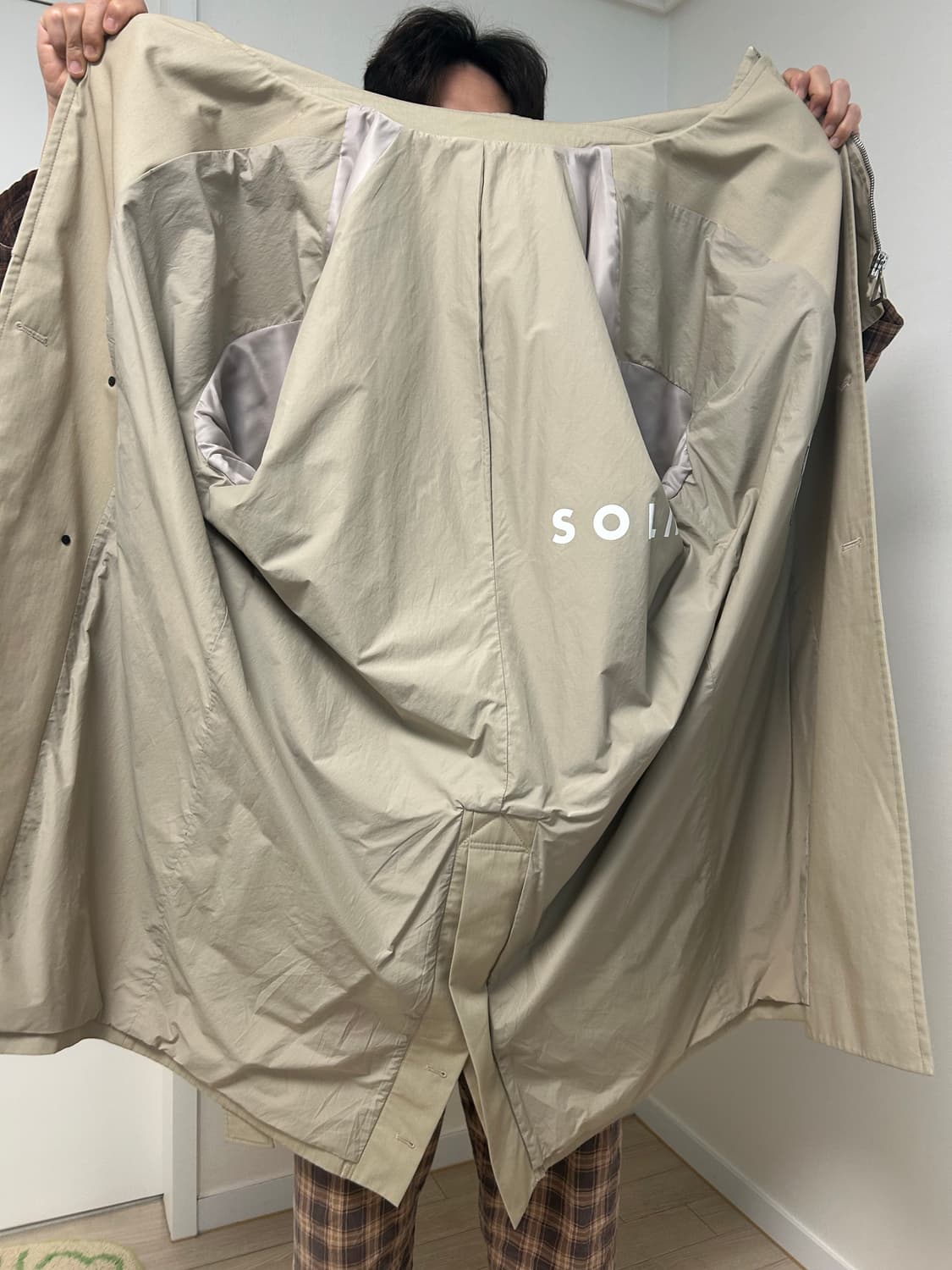 솔리드옴므 더블레이어드 베이지 트렌치 코트 105사이즈 상품이미지4