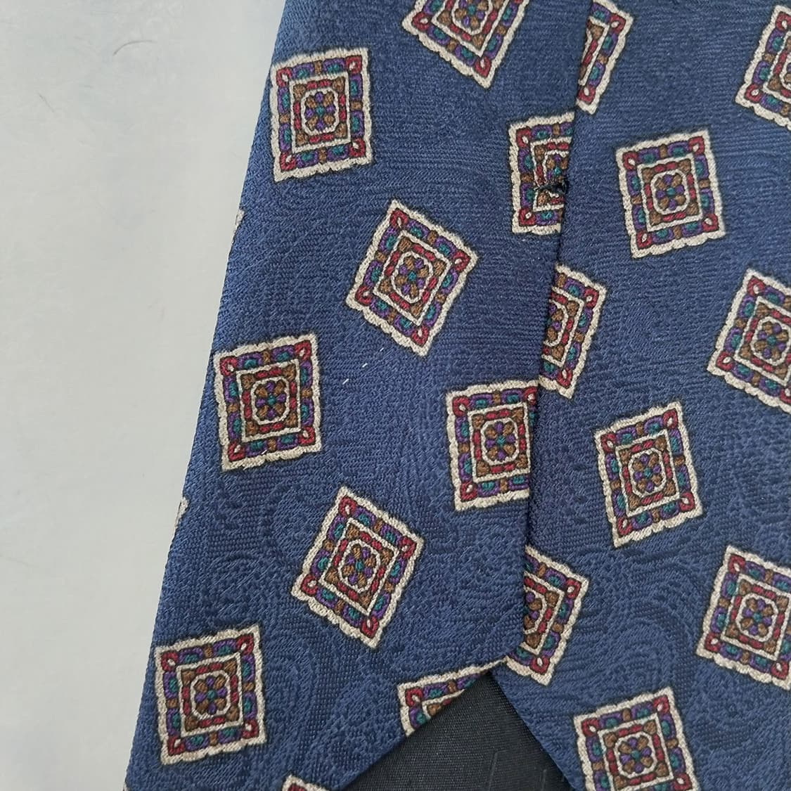 던힐 실크 네이비 기하 패턴 넥타이 9.1cm A등급 K2600 상품이미지10