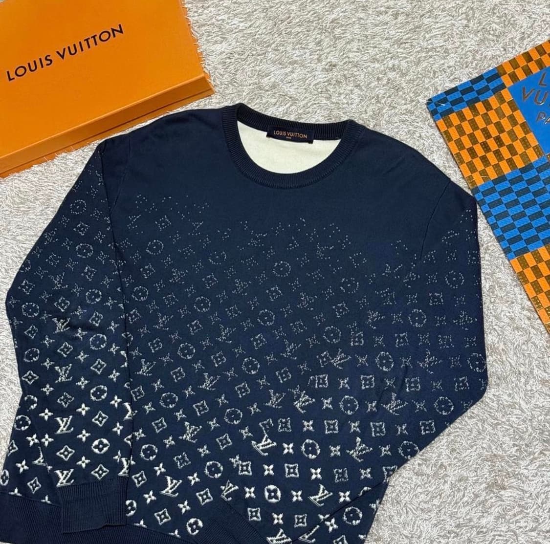 [리오브] 루이비통 그라디언트 모노그램 니트 상품이미지1