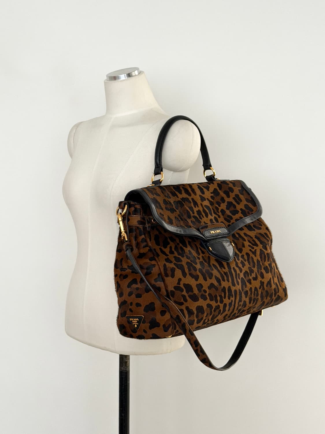 프라다 카프 헤어 레오파드 탑 핸들 상품이미지2