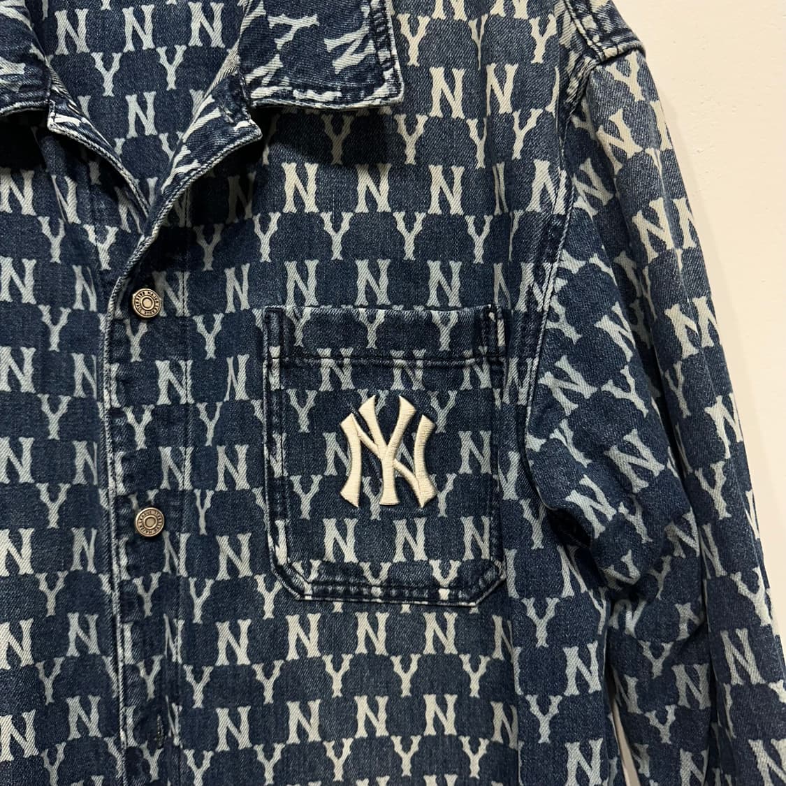 엠엘비 MLB 모노그램 데님 셔츠 상품이미지4