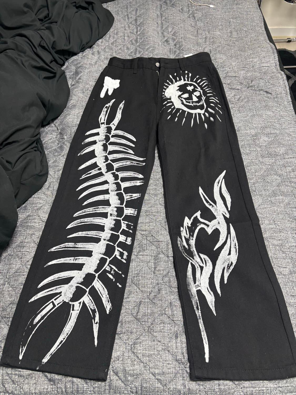 [28] 스컬 페인팅 블랙진 상품이미지1