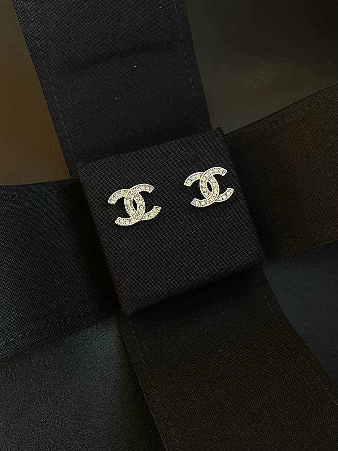 샤넬 클래식 CC 크리스탈 업사이클링 귀걸이 상품이미지2