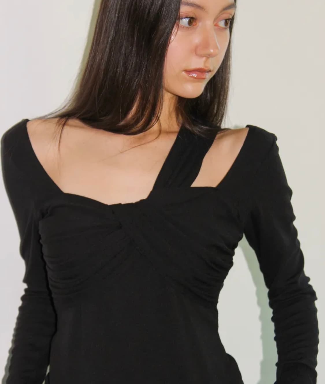 유히리 Long sleeve twist top / Black 상품이미지1