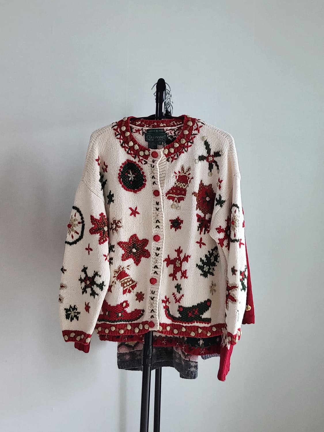 크리스마스 오너먼트가 가득한 베이지 니트🎄 상품이미지1