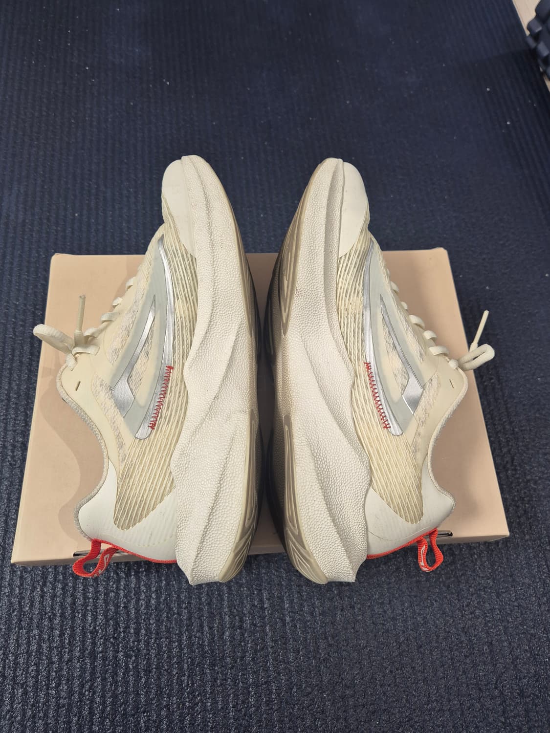 휠라 뉴런 임펄스 7  러닝화 280 (아이보리) 상품이미지6