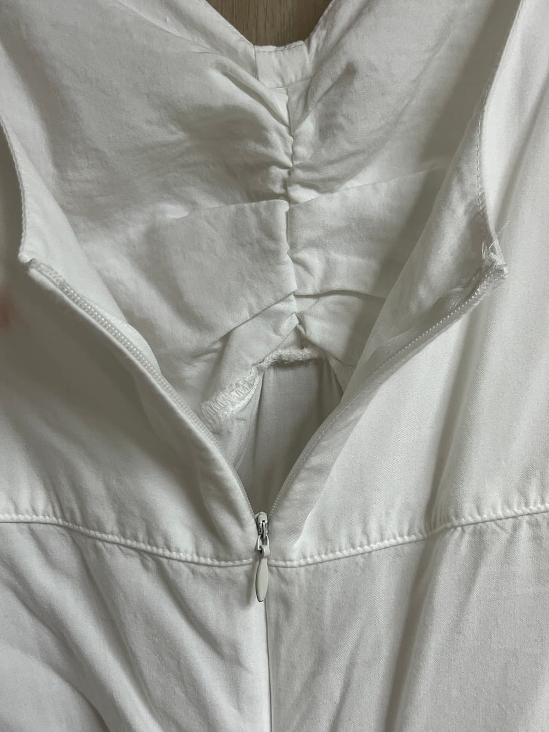 시눈 리본 타이 슬리브리스 화이트 상품이미지5