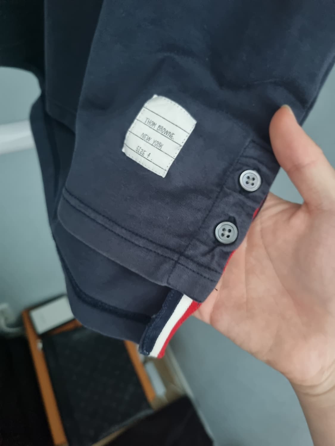 톰브라운 삼선 포켓 반팔 네이비 상품이미지2