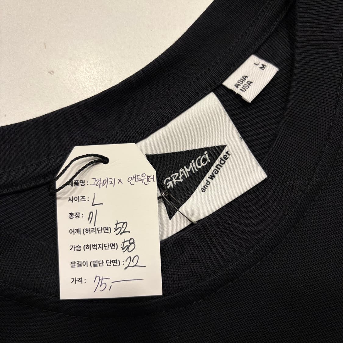 [L] 그라미치 x and wander 블랙 반팔 티셔츠 B819 상품이미지4