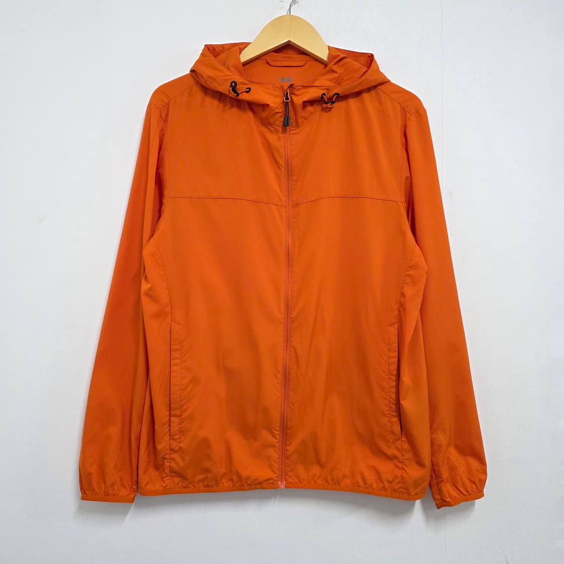L 100 유니클로 경량 바람막이 오렌지 상품이미지2