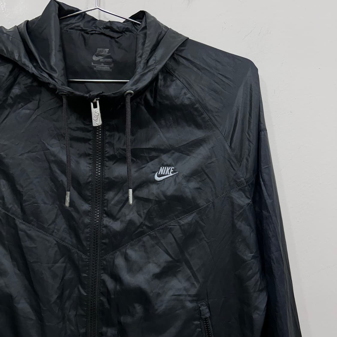 나이키 자수로고 래글런 글로시 후드 바람막이 상품이미지1