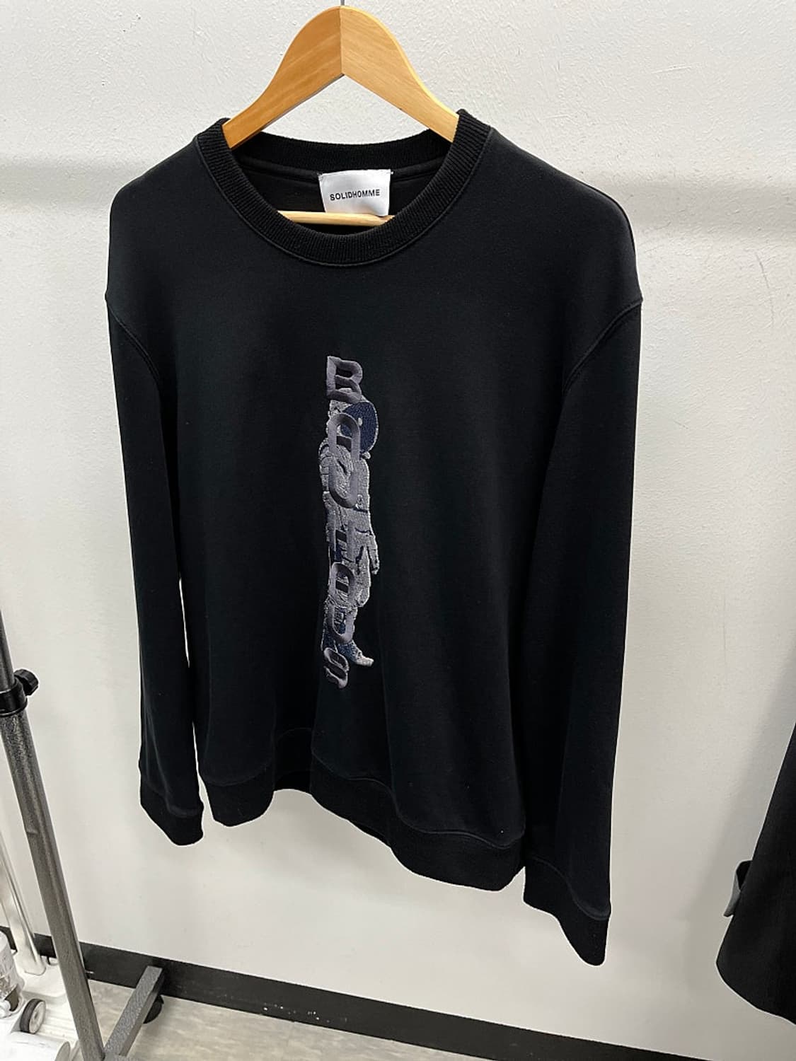 105) 솔리드옴므 백로고 맨투맨  상품이미지1