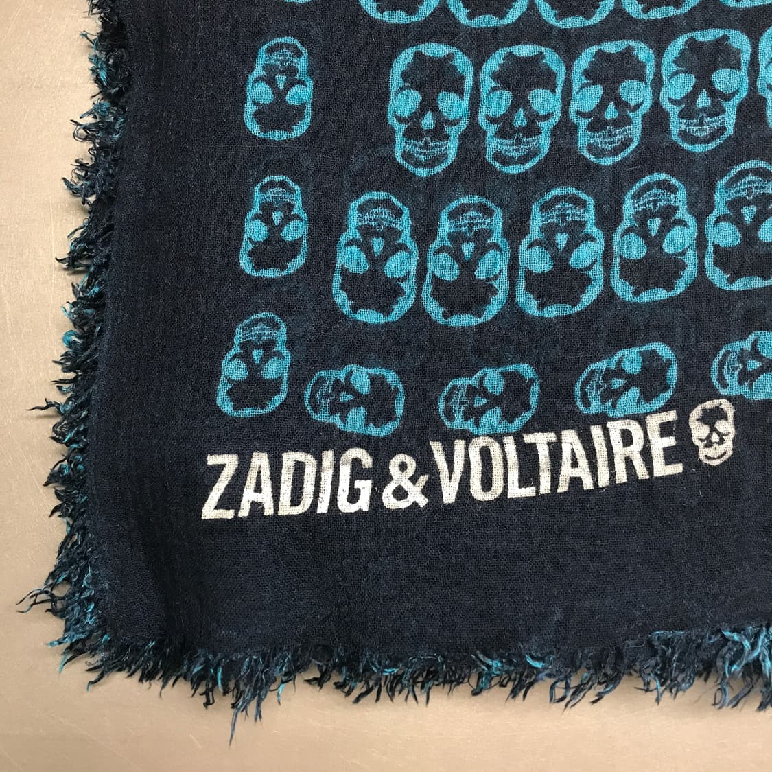 쟈딕앤볼테르 스컬 패턴 스카프 상품이미지3