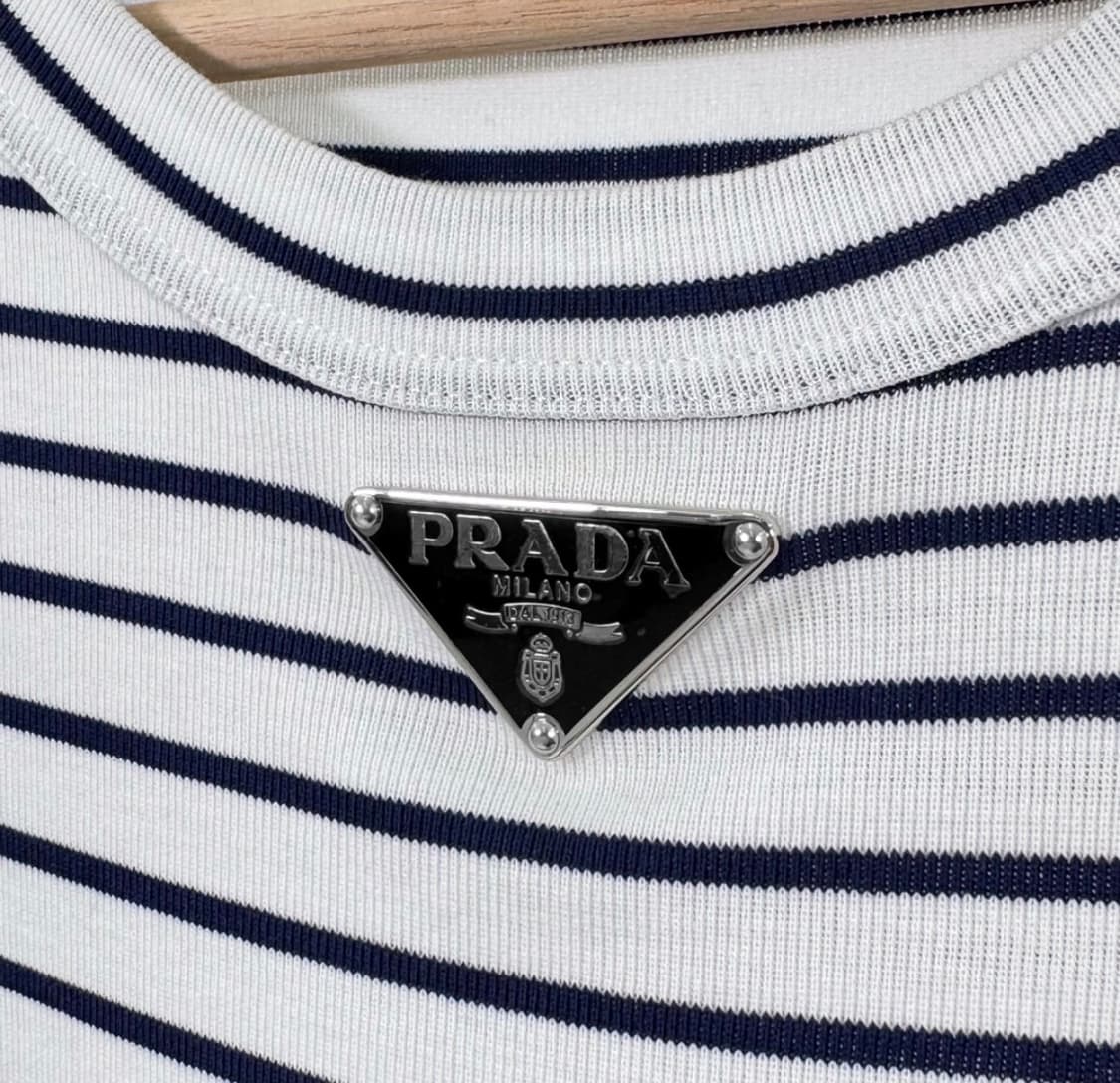 [XL] 프라다 여성 삼각로고 스트라이프 반팔 티셔츠 화이트 UJN824 상품이미지6