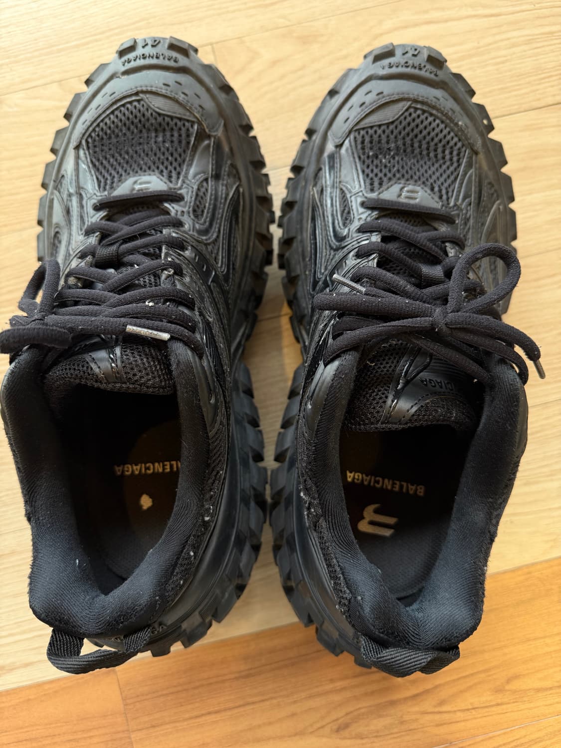 발렌시아가 디펜더 41 상품이미지4