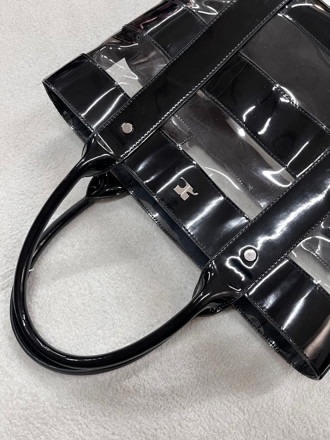 꾸레쥬 로고 pvc 토트백 상품이미지5
