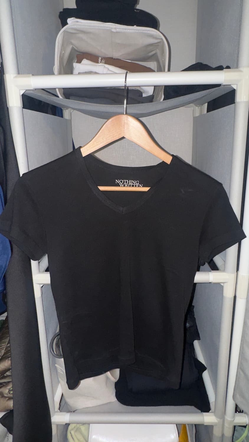 낫띵리튼 브이넥 반팔 티셔츠 블랙 상품이미지3