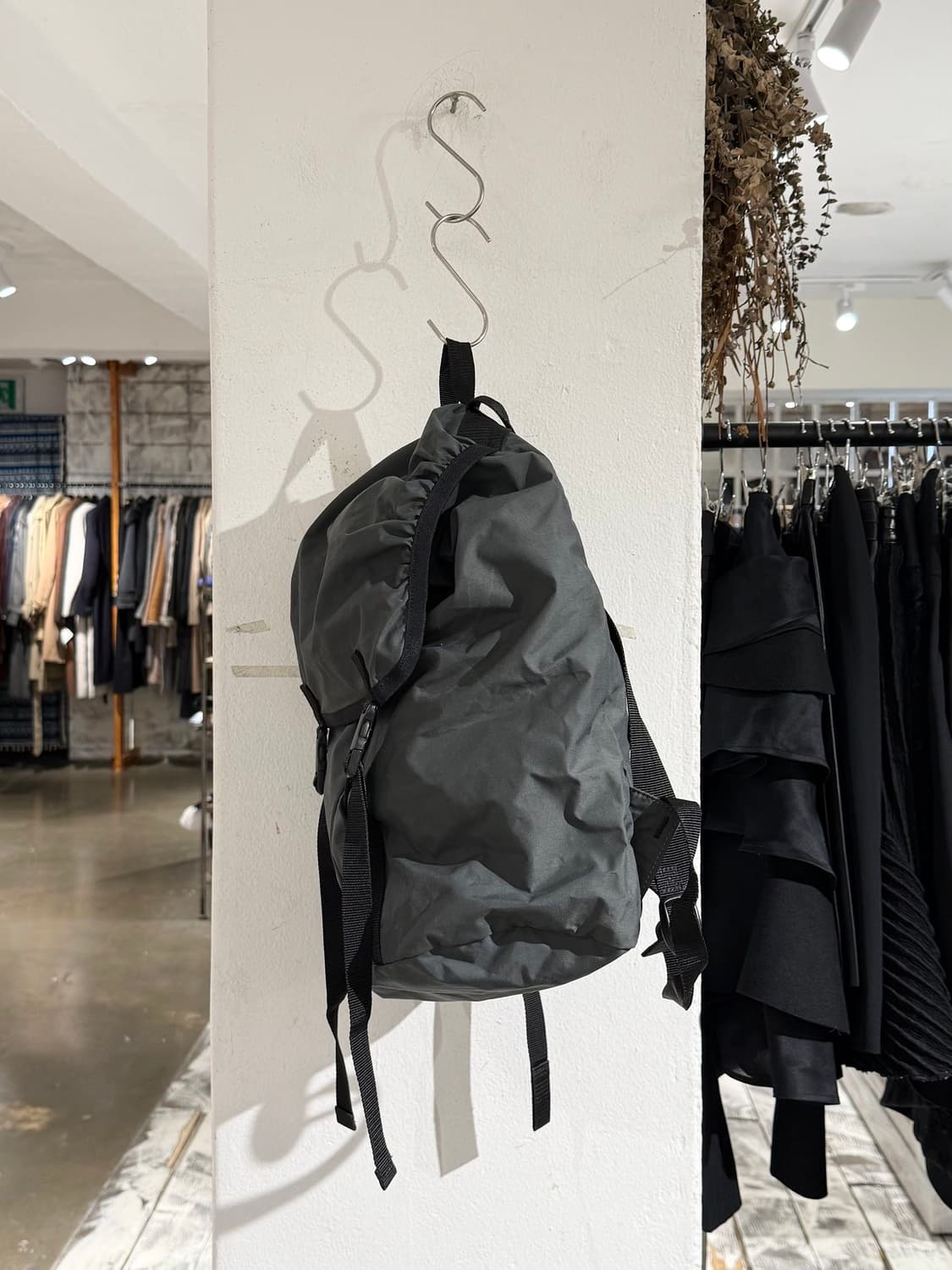 mhl 그레이 나일론 버클 백팩 상품이미지3