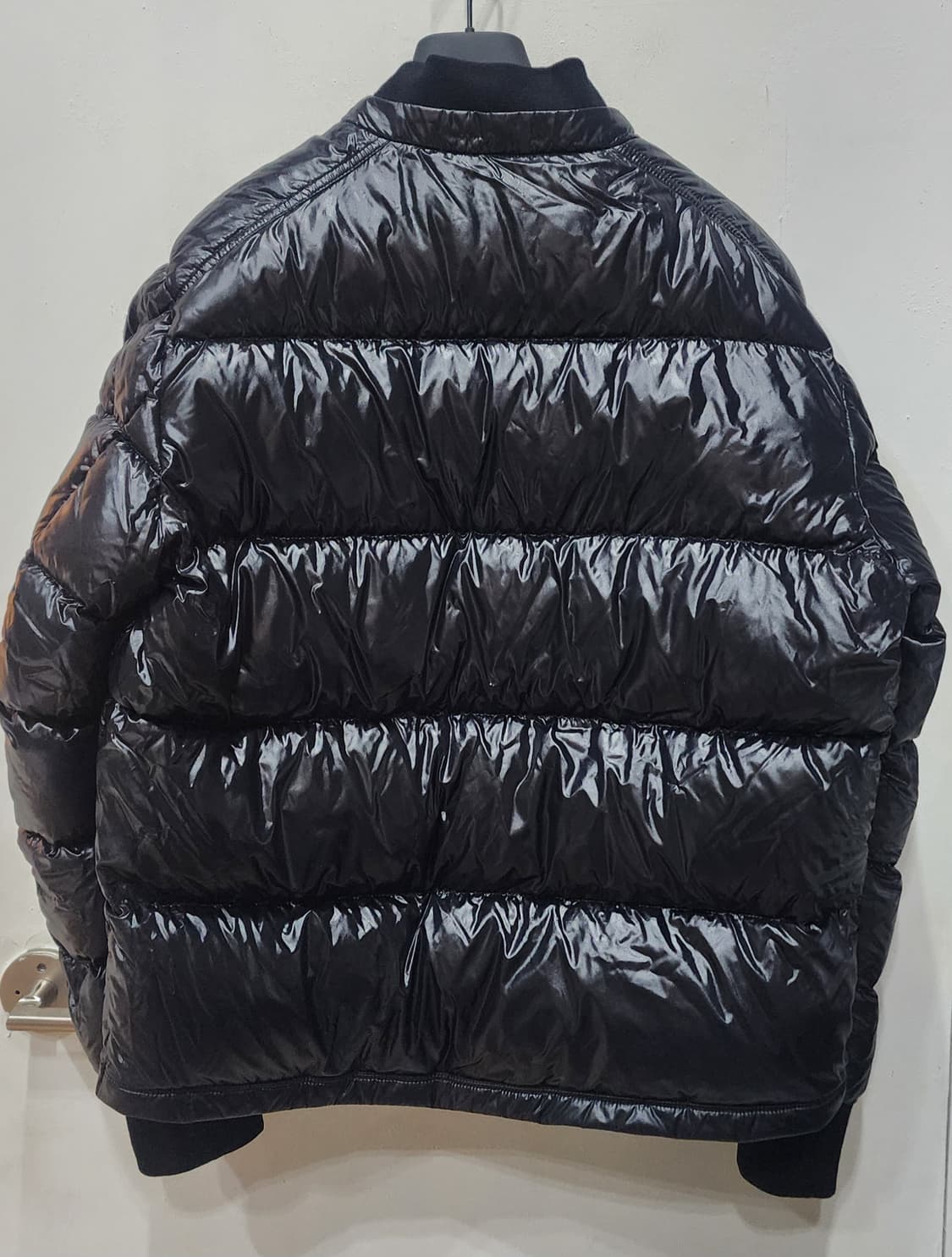 몽클레어 남성 후드 숏패딩 4사이즈 유광블랙 한글택! 상품이미지4