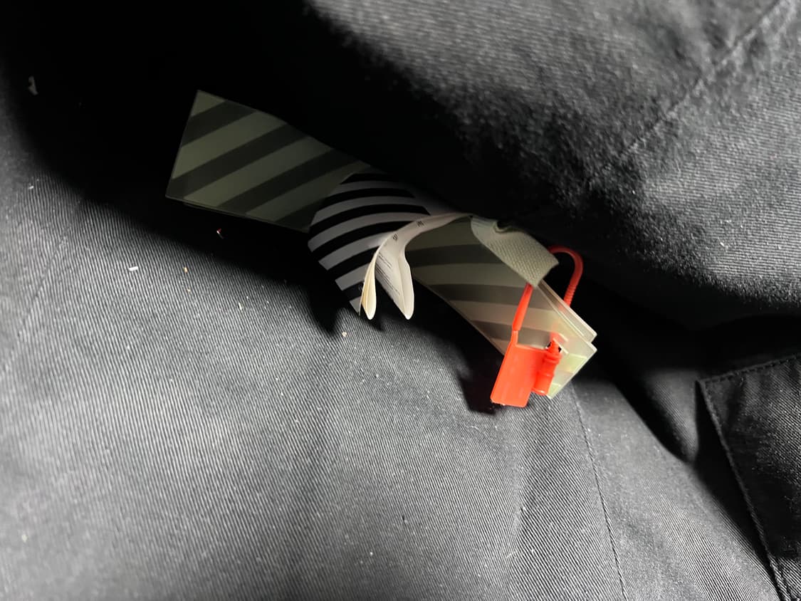 오프화이트 도트백 팝니다 상품이미지4