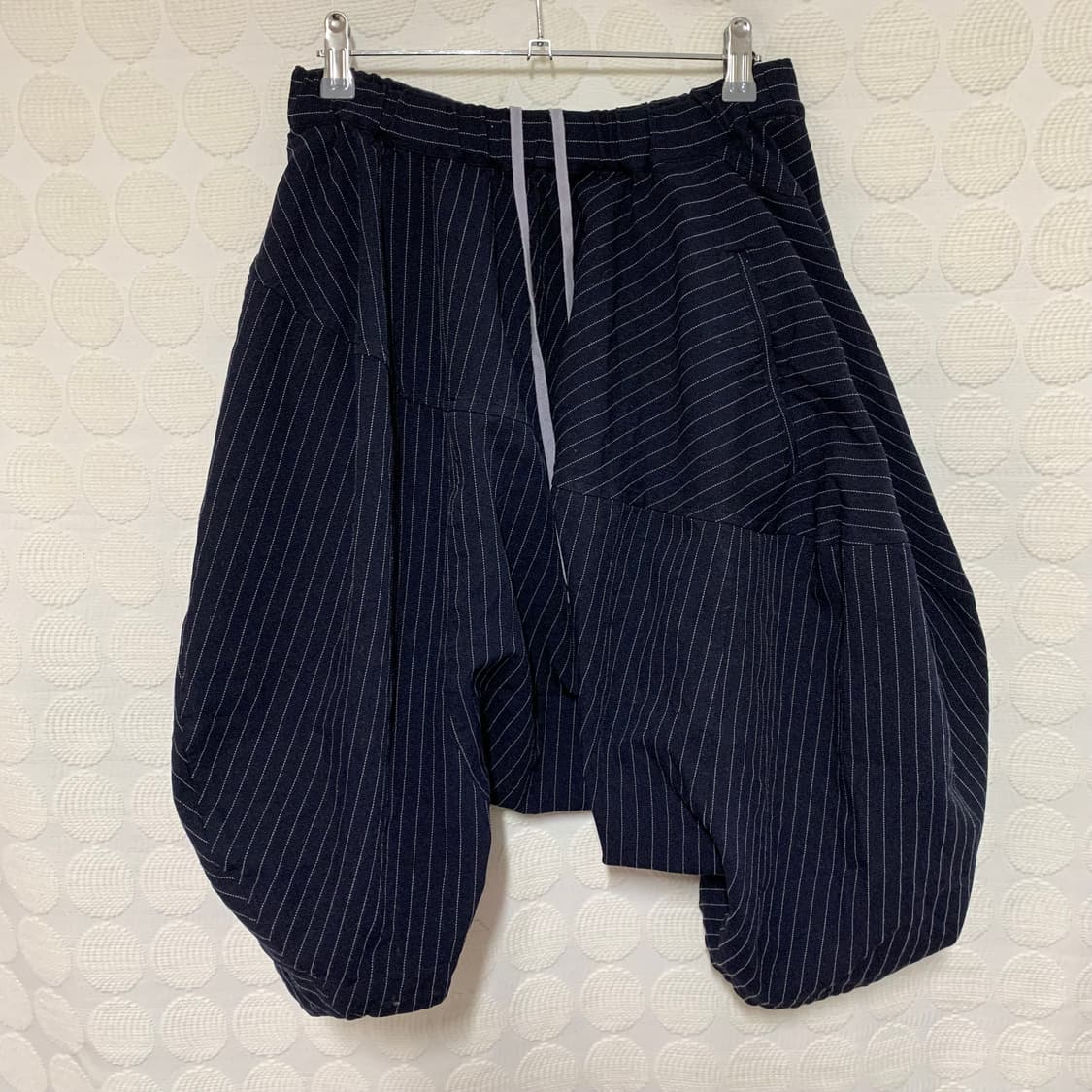 꼼데가르송 스트라이프 7부 드롭 크로치 팬츠 상품이미지2