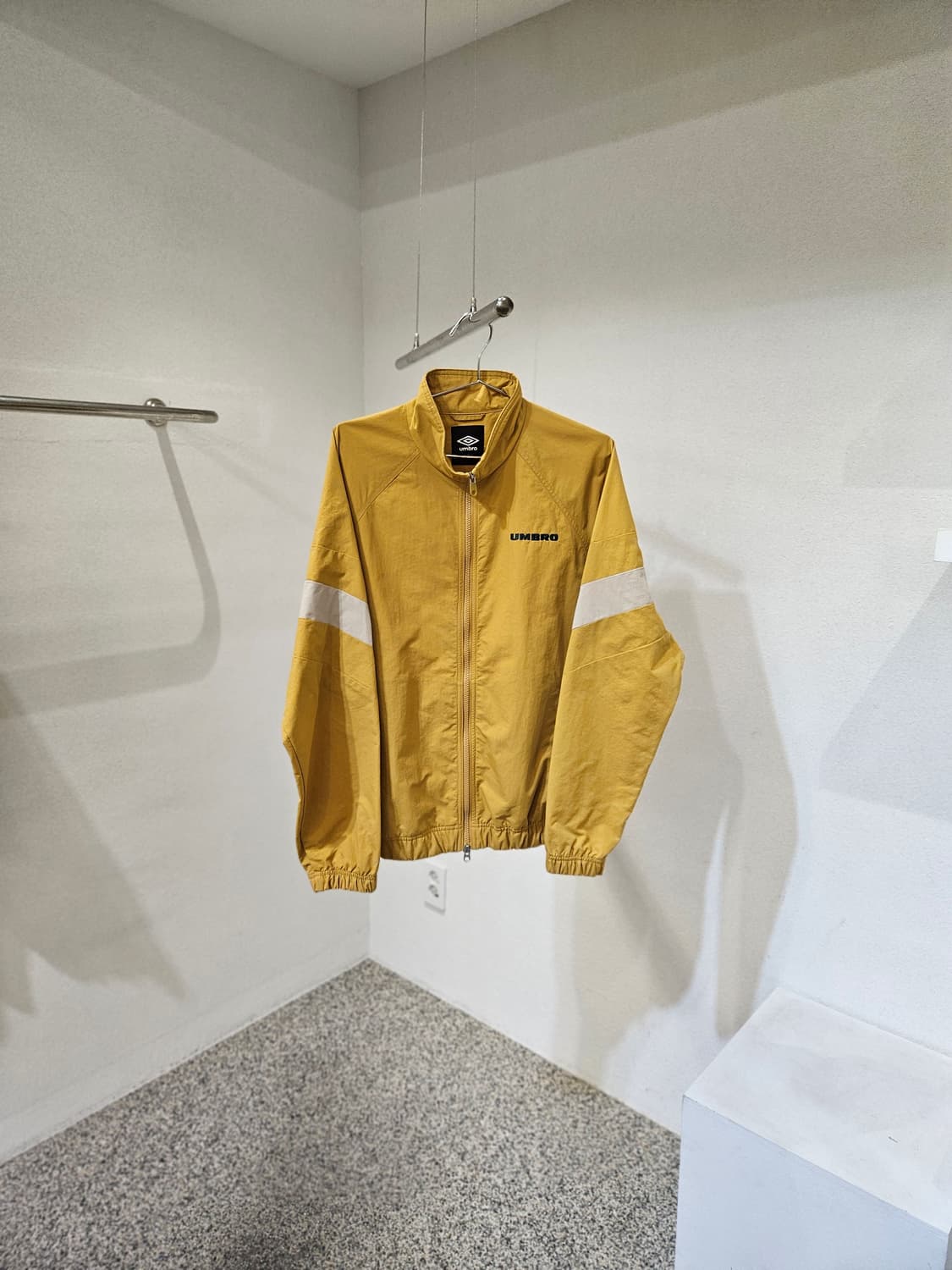 엄브로 트랙 바람막이 자켓 상품이미지1