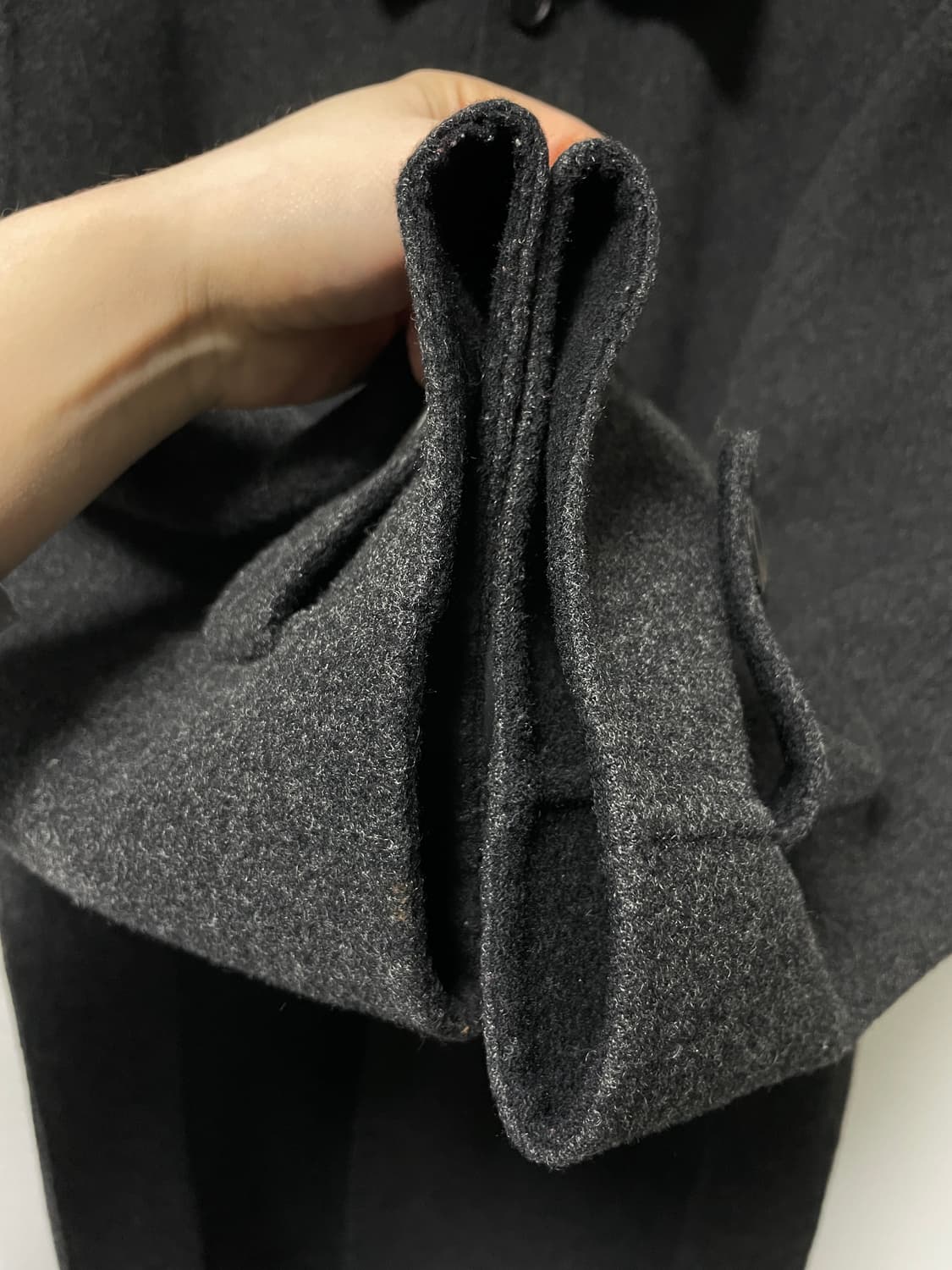 (정품) 입생로랑 남성 여유핏 히든버튼 울 맥코트 _ 차콜 100 상품이미지6