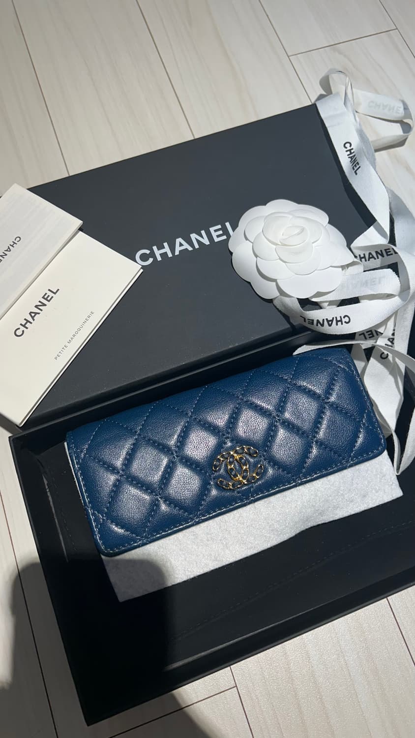 샤넬 다크네이비 중지갑 상품이미지1