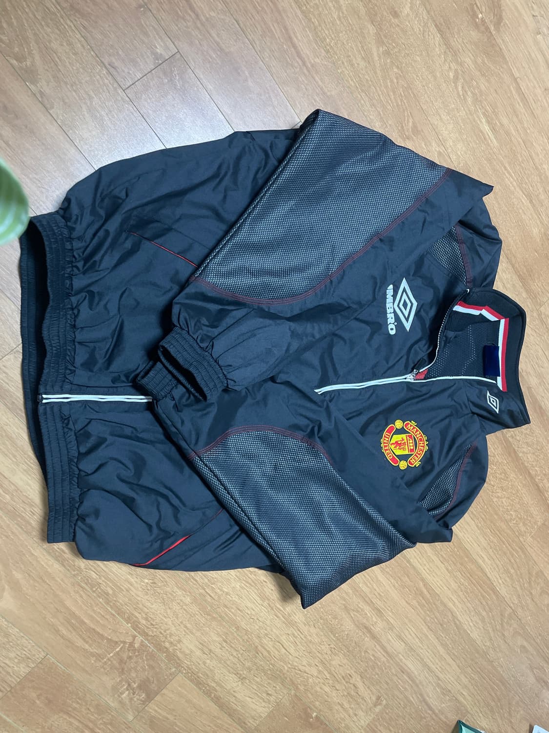 [L] 맨체스터유나이티드 맨유 트레블 엄브로 자켓 상품이미지5