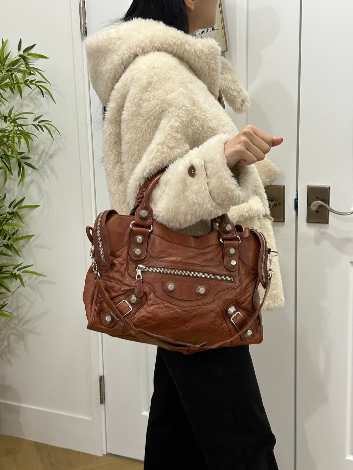 [A 정품] 발렌시아가 자이언트 시티 모터백 미디움 브라운 상품이미지6