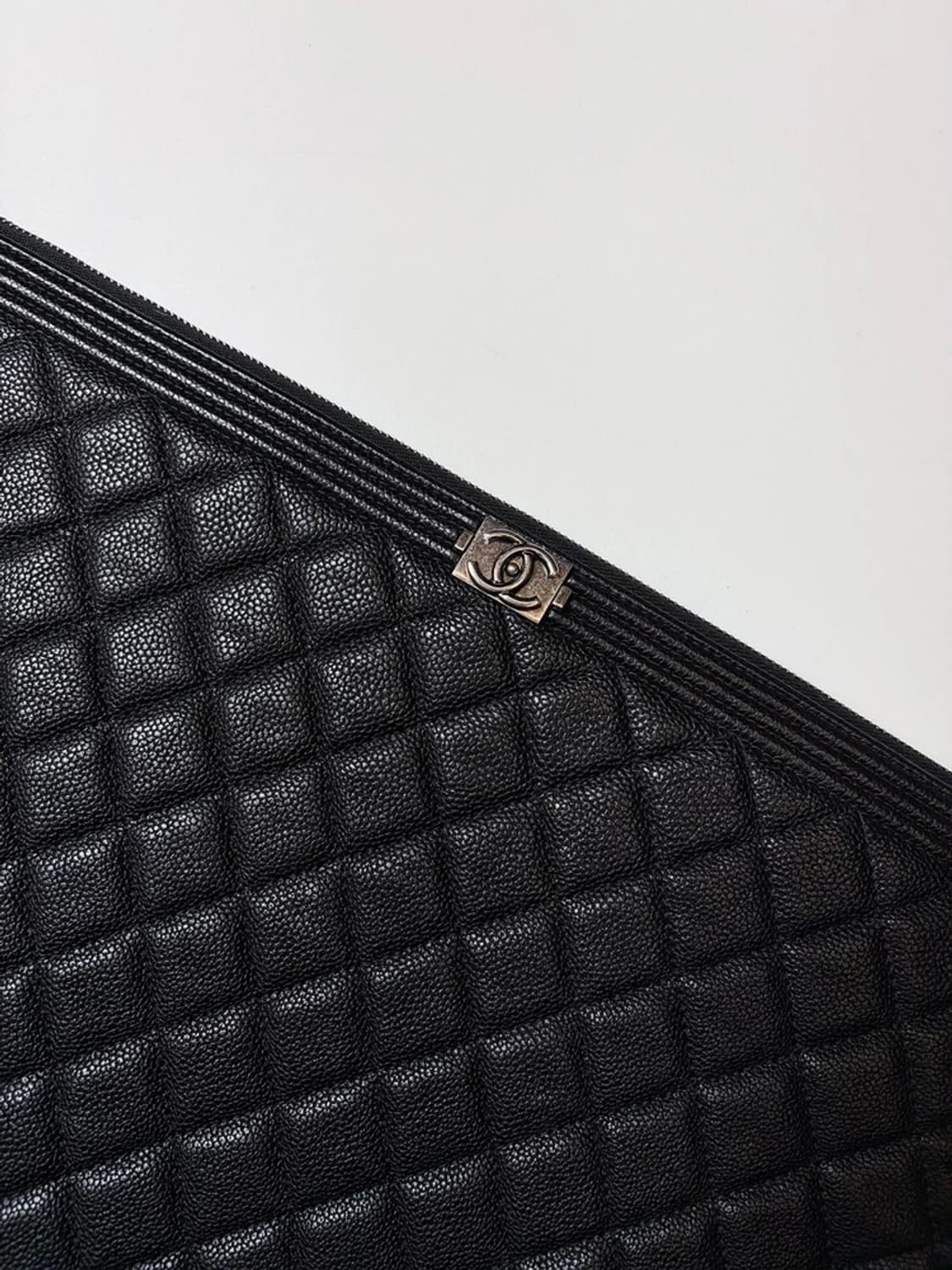 샤넬 CHANEL 캐비어 보이 클러치백 Q1496 상품이미지2