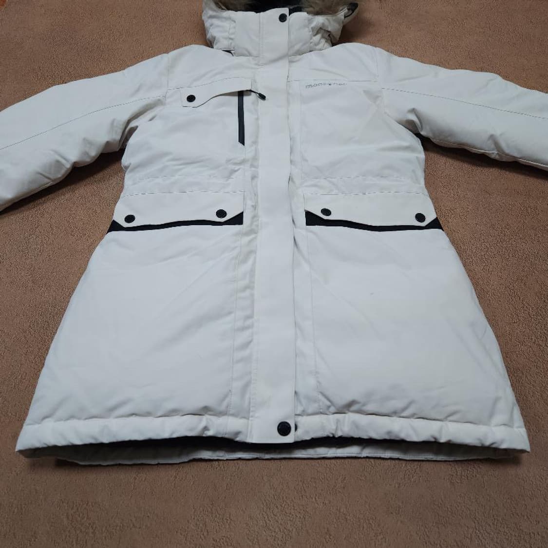 몽벨 여성 구스다운 화이트 패딩(너구리 퍼털) 상품이미지2