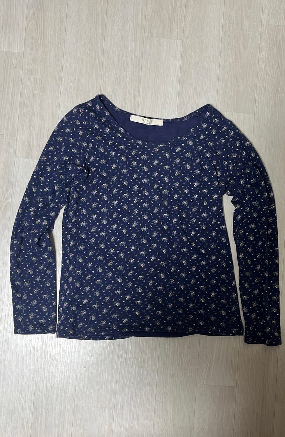 빈티지 네이비 잔꽃 긴팔티 상품이미지1
