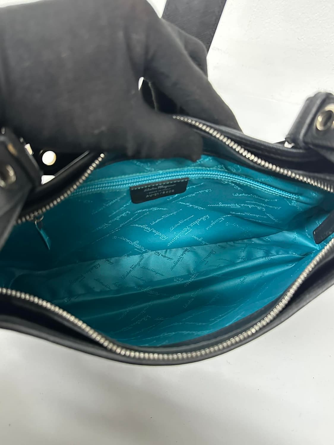 Salvatore Ferragamo Leather Shoulder Bag 상품이미지7