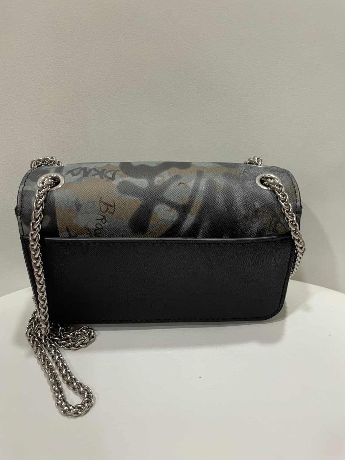 DKNY 뉴욕 그래피티 미니 체인 숄더백 상품이미지3