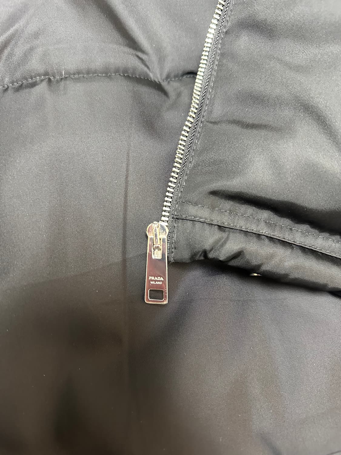 프라다 남성 리나일론 패딩 라지 상품이미지7