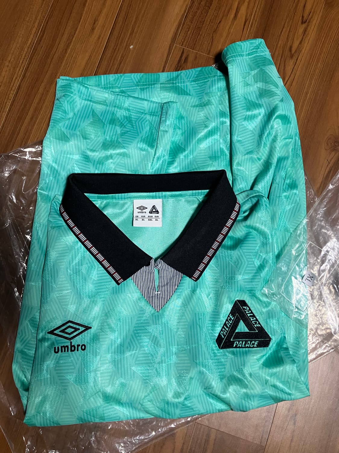 팔라스 엄브로 콜라보 반팔 상품이미지4