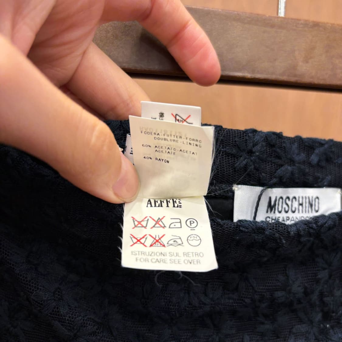 모스키노 칩앤시크 미디 스커트 플라워 시스루 레이스 디테일 플레어핏 블랙 상품이미지8