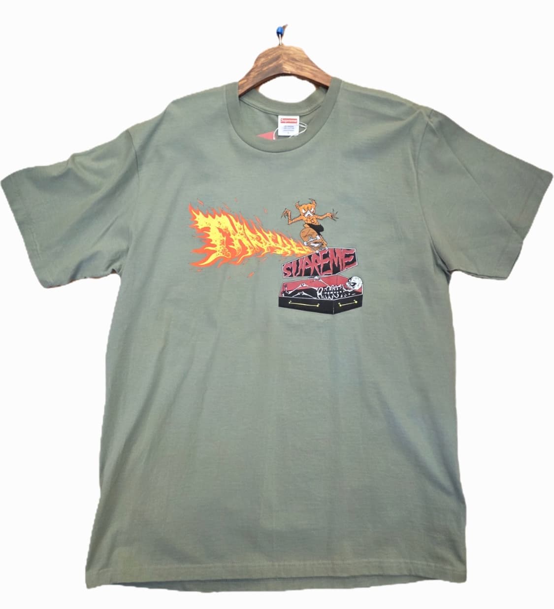 슈프림x트레셔 백 테일 티셔츠 라이트올리브 24fw 상품이미지1