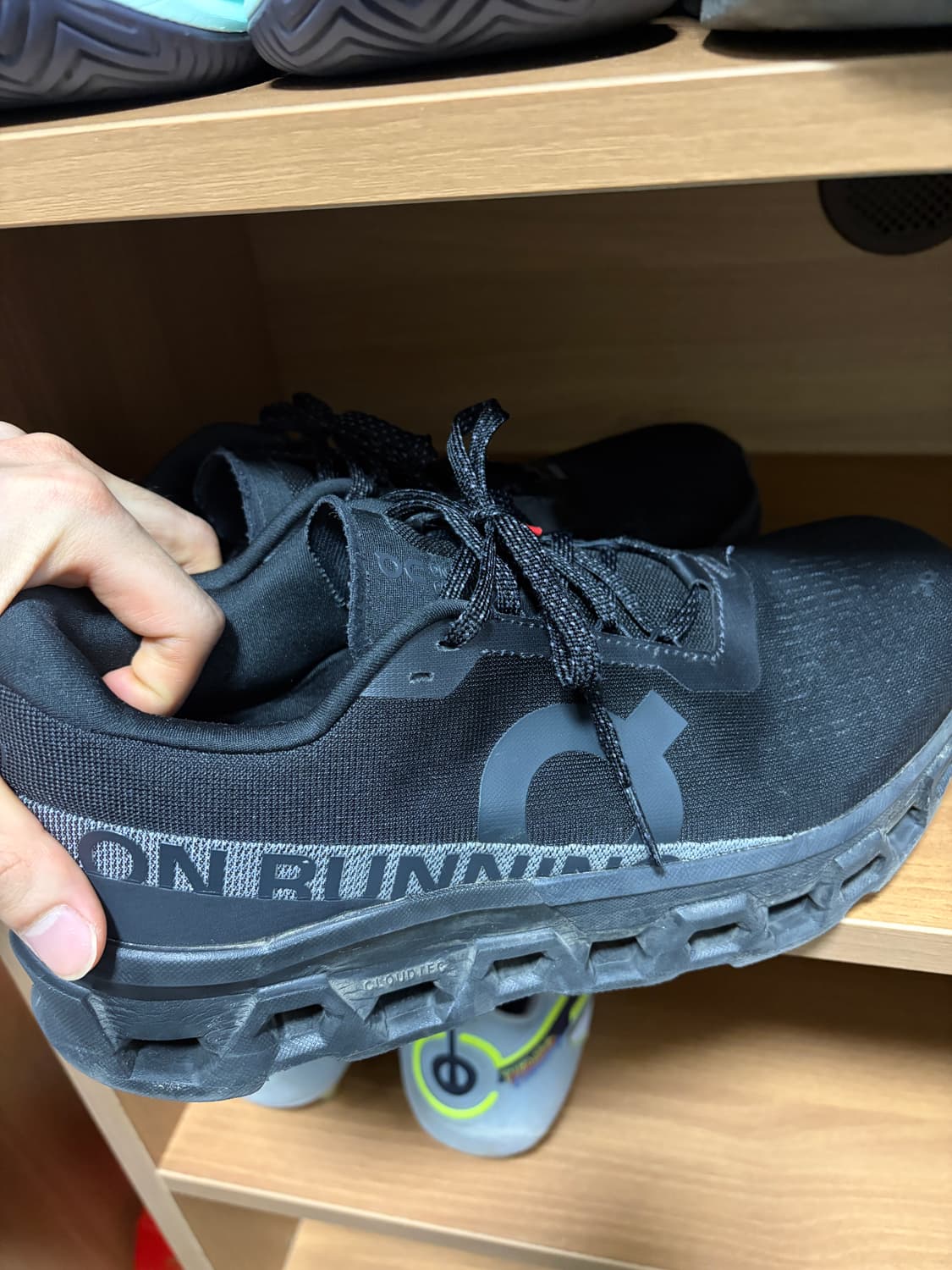 온러닝 클라우드몬스터2 블랙 상품이미지1