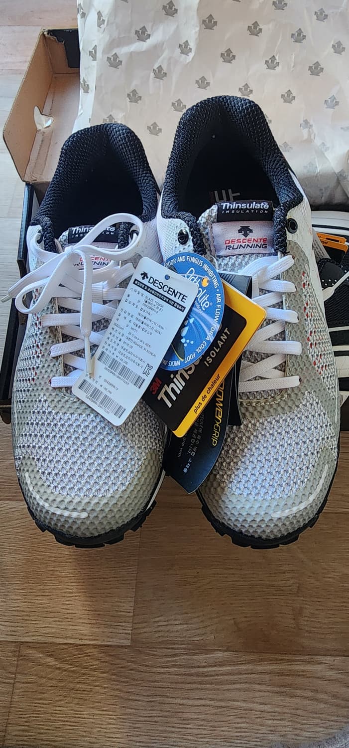 남)데상트 신발 265 팝니다 상품이미지1