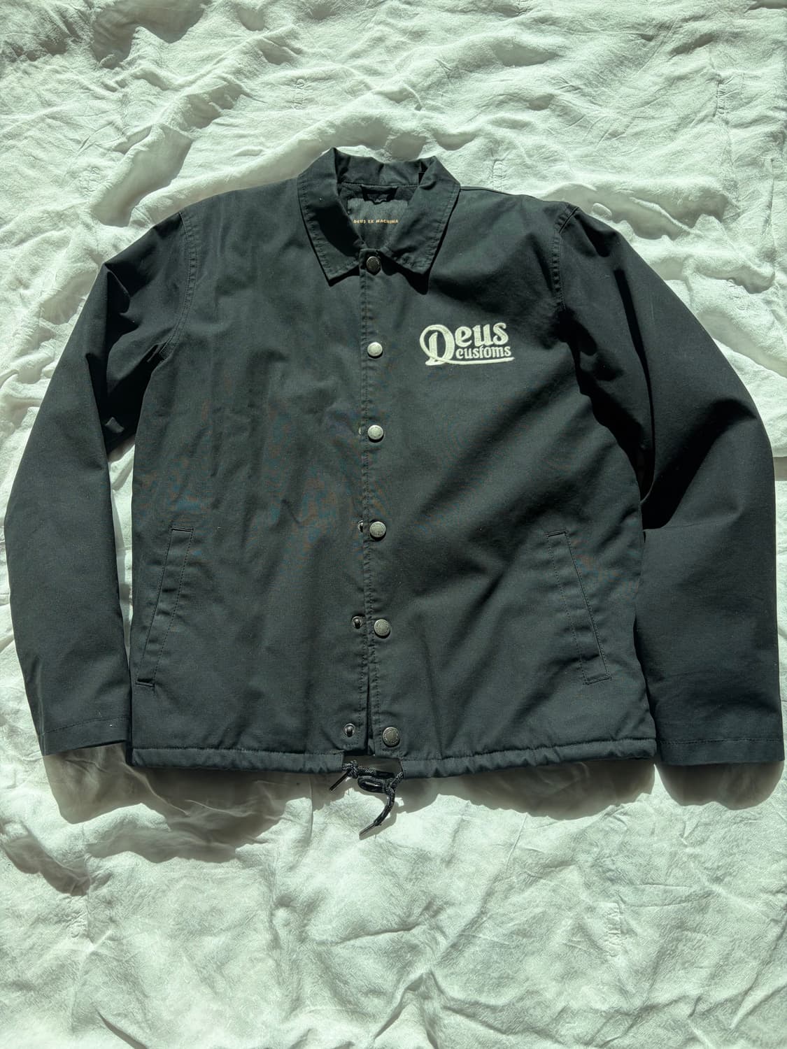 데우스 엑스 마키나 브리즈 코치 자켓 블랙 상품이미지1