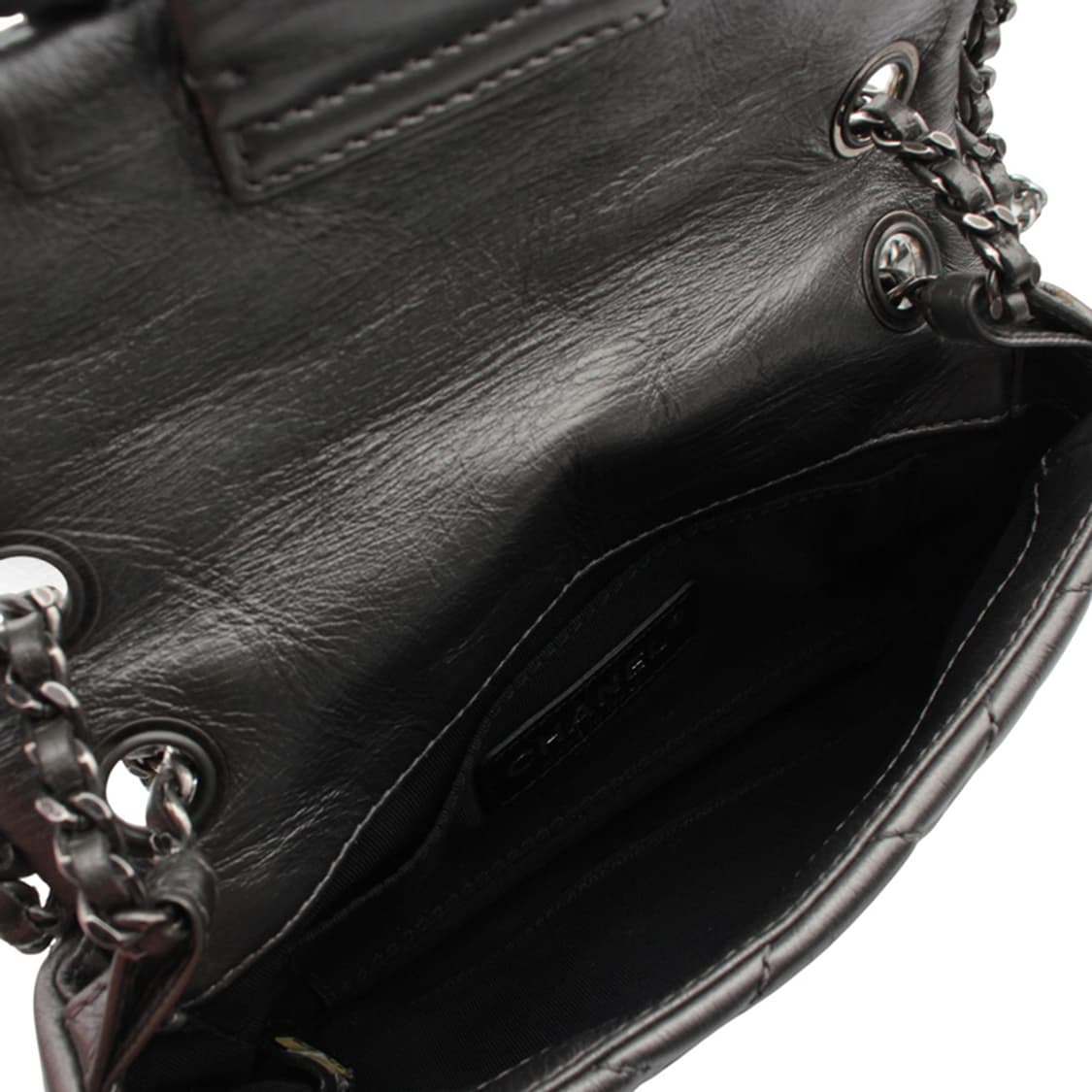 샤넬 메탈릭 그레이 퀼팅 어라운드 체인 은장 크로스 상품이미지5