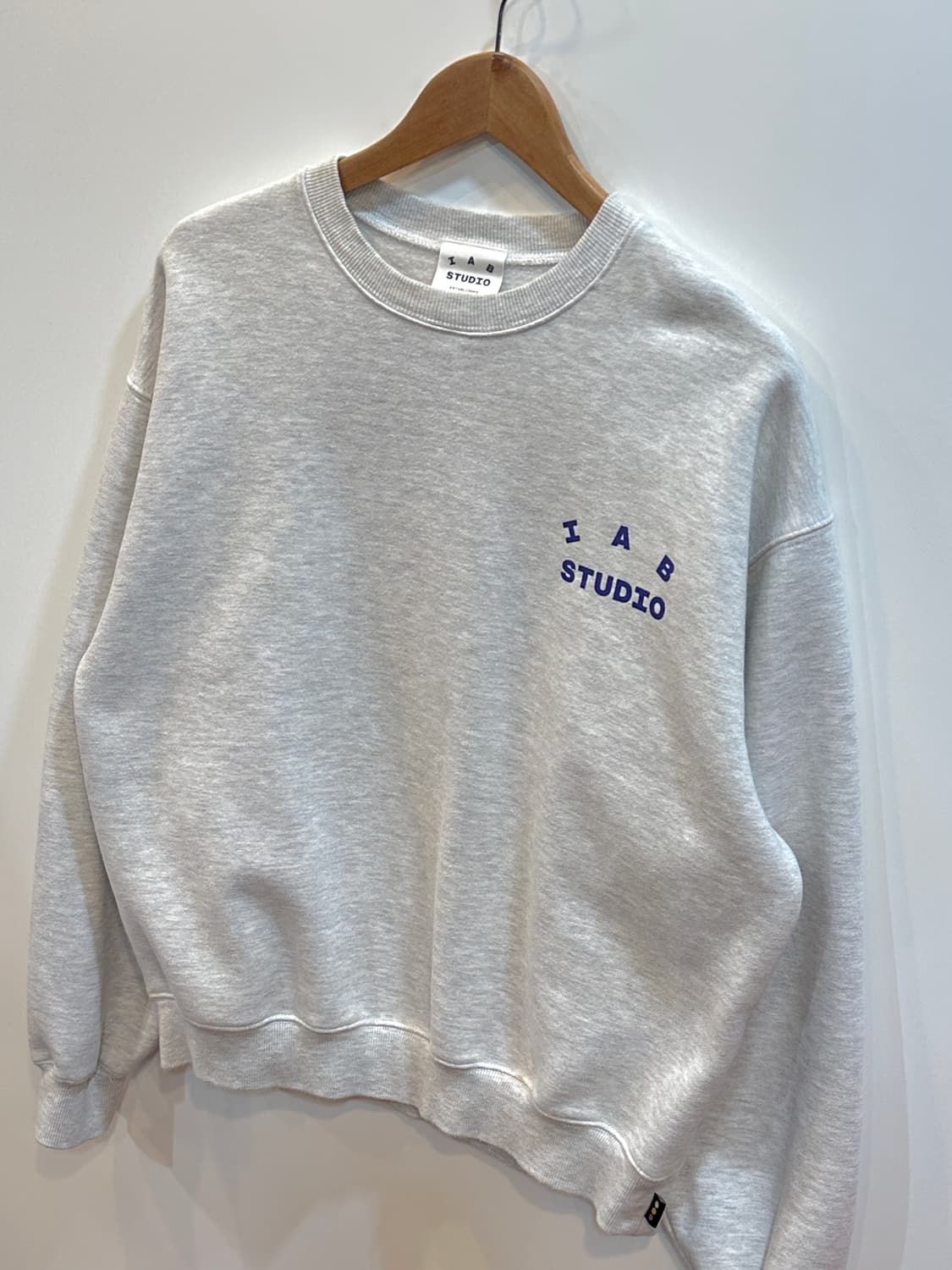 아이앱스튜디오 라이트그레이 맨투맨 여성 L 상품이미지2